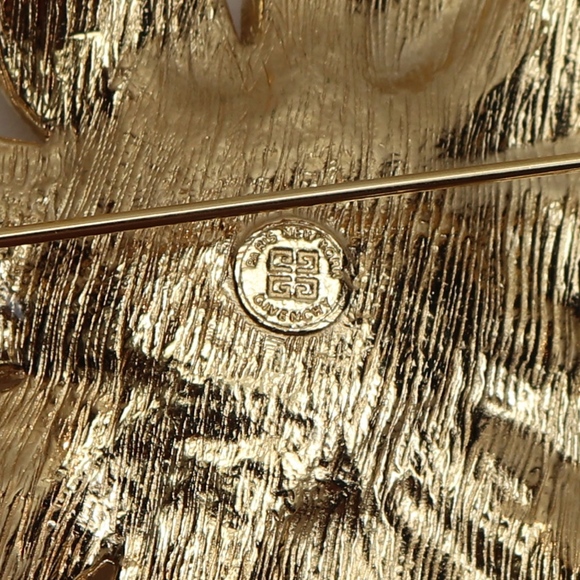 SOLD 🛒 🛍 GIVENCHY FAUX PEARL GOLD FLORAL BROOCH - Picture 7 of 8